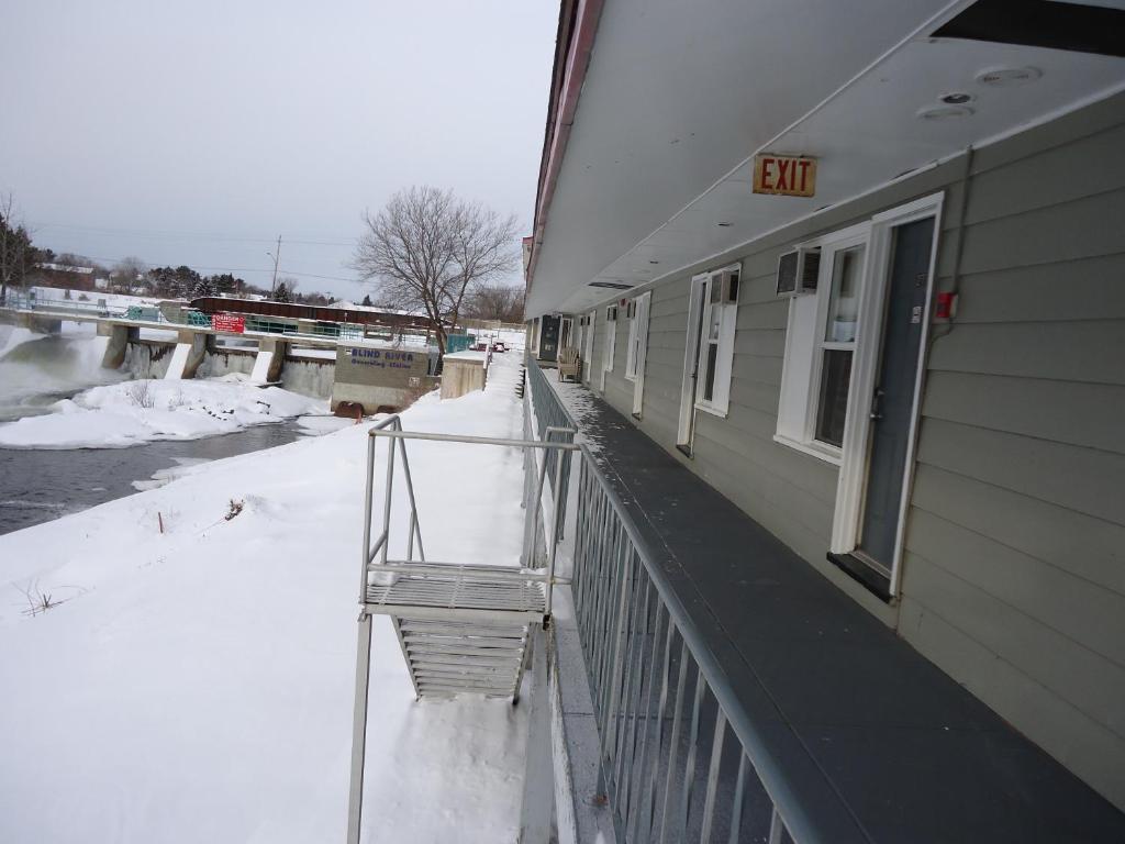 Old Mill Motel Blind River Exterior photo