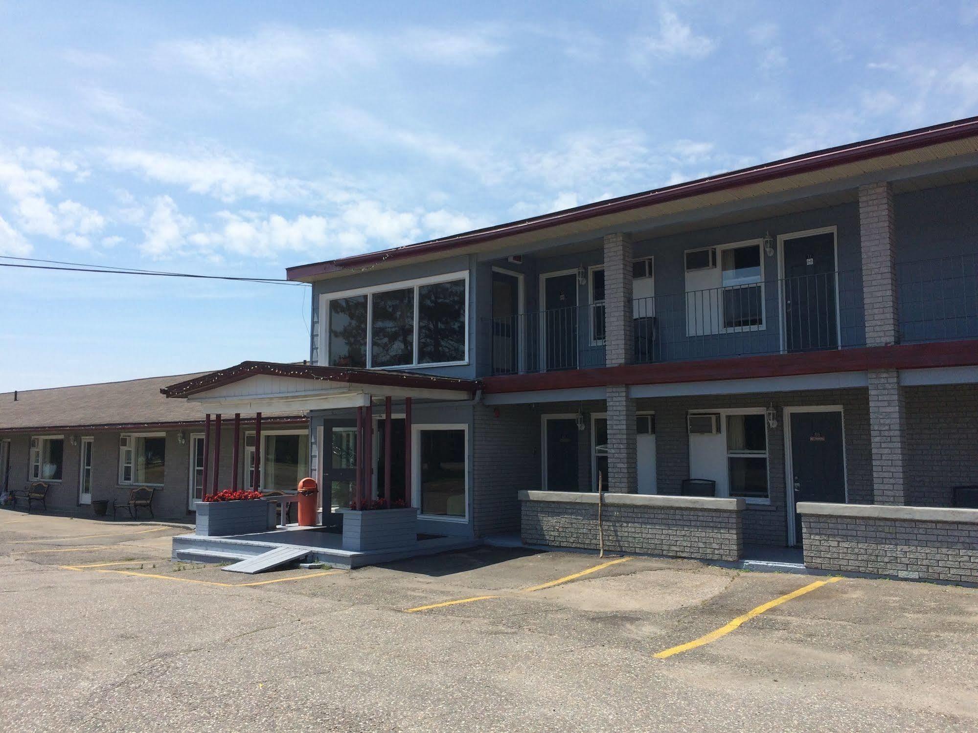 Old Mill Motel Blind River Exterior photo